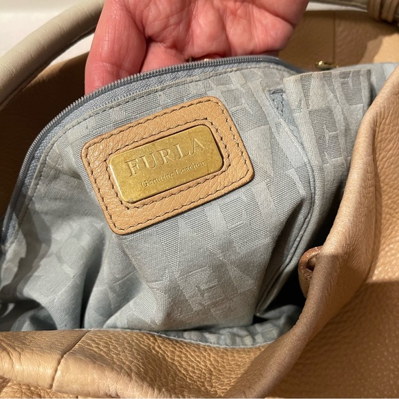 Furla - Large Leather Hobo Bag - Picture 7 of 8